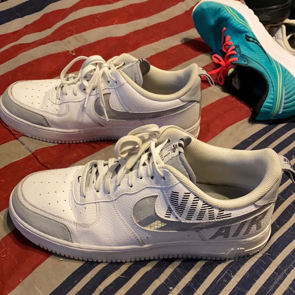 NIKE AIR FORCE 1 LV8